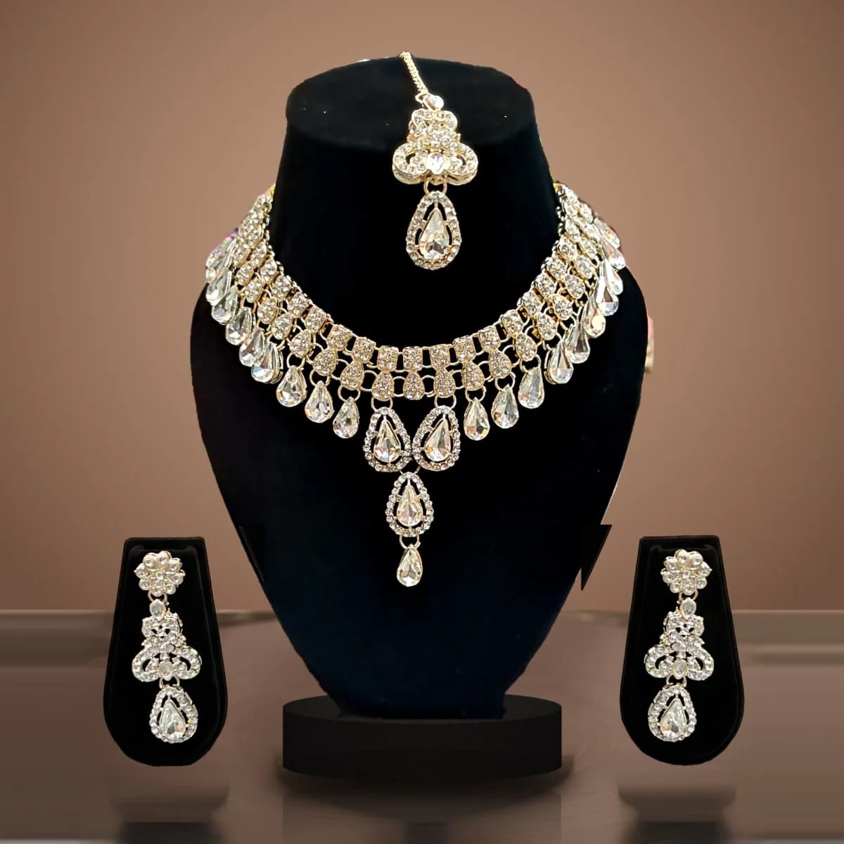 Chandni White Teardrop Stone Choker Set