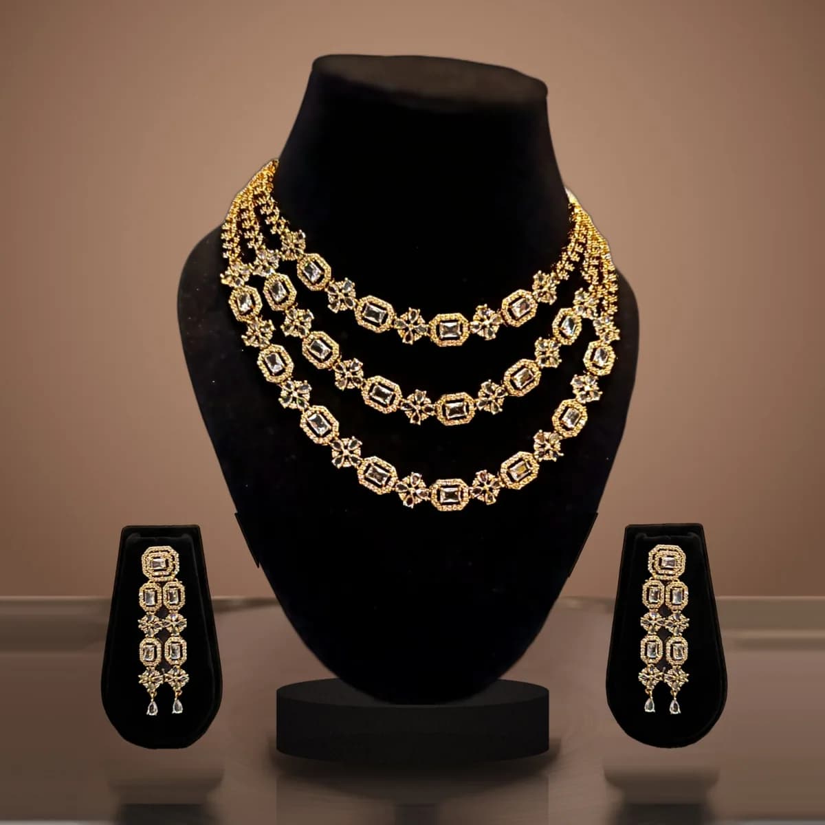 Maharani Gold Three-Layer Stone Set